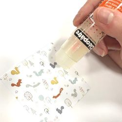 Colle en base transparente