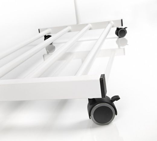 Perchero metálico para perchas con ruedas