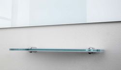 Tableau blanc magnétique en verre blanc.