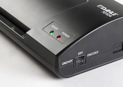 Laminador A4 com Dois Rolos de Silicone - Preto