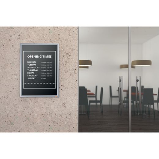 Porte affiche avec moulure en aluminium. Deux tailles