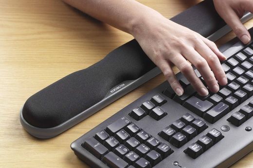 Reposamuñecas con gel para teclado Kensington de altura ajustable en negro