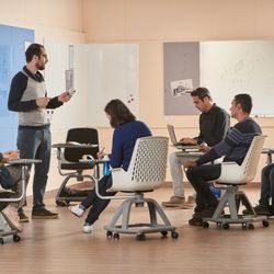 Chaise collaborative. 2 couleurs