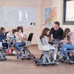 Chaise collaborative. 2 couleurs