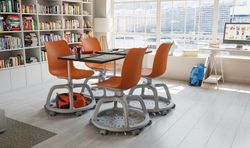 Cadeira giratória com rodas e pá em várias cores