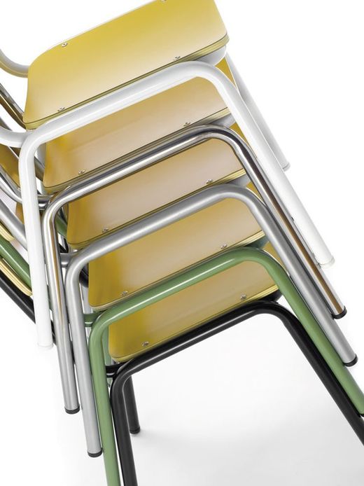 Cadeira de criança empilhável e disponível em 3 alturas e 10 cores