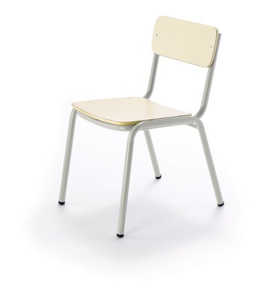 Cadeira de criança empilhável e disponível em 3 alturas e 10 cores