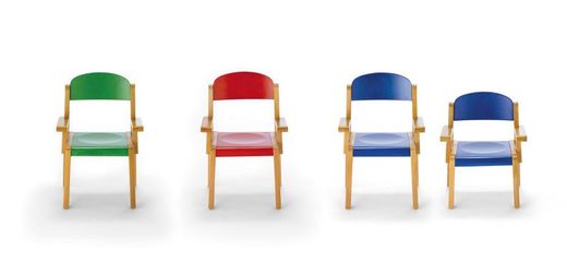 Silla infantil de madera con brazos y en 4 colores