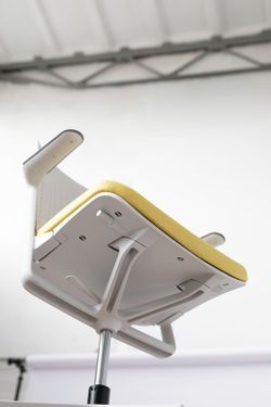 Cadeira COMIGO de NowyStyl. Cinza.