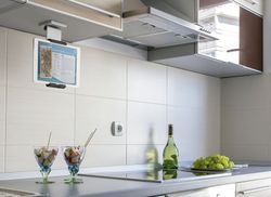 Support mural réglable pour tablette