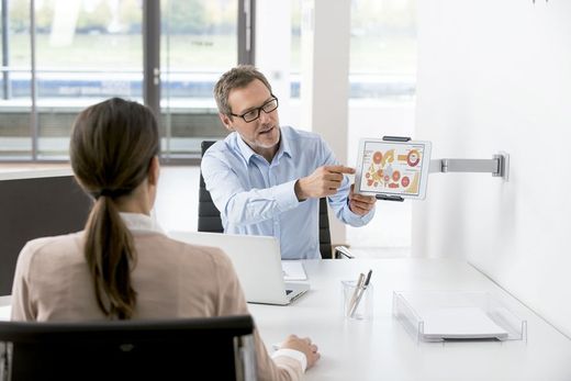 Suporte de parede com braço para tablet