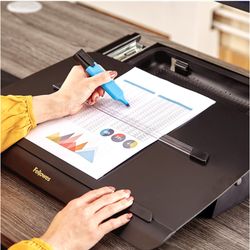 Porte-documents et pupitre Hana. 2 couleurs.