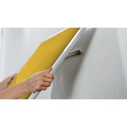 Tablero de anuncios panorámico Nobo Impression Pro en fieltro color amarillo. Cinco tamaños