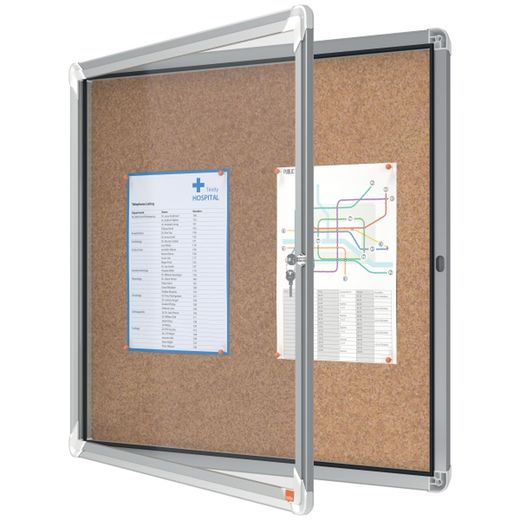 Vitrine interna Nobo. Porta de batente e superfície em cortiça. Três tamanhos