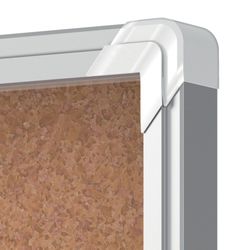 Vitrine interna Nobo. Porta de batente e superfície em cortiça. Três tamanhos