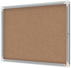 Vitrine interne Nobo. Porte batterie et surface sur le patio. Trois tailles