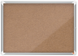 Vitrine interne Nobo. Porte batterie et surface sur le patio. Trois tailles