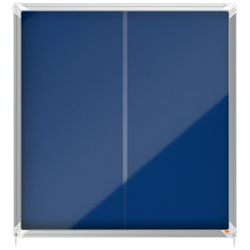 Vitrine interna Nobo. Porta de correr e superfície em tecido azul. Dois tamanhos