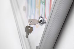 Vitrina vertical magnética de interior